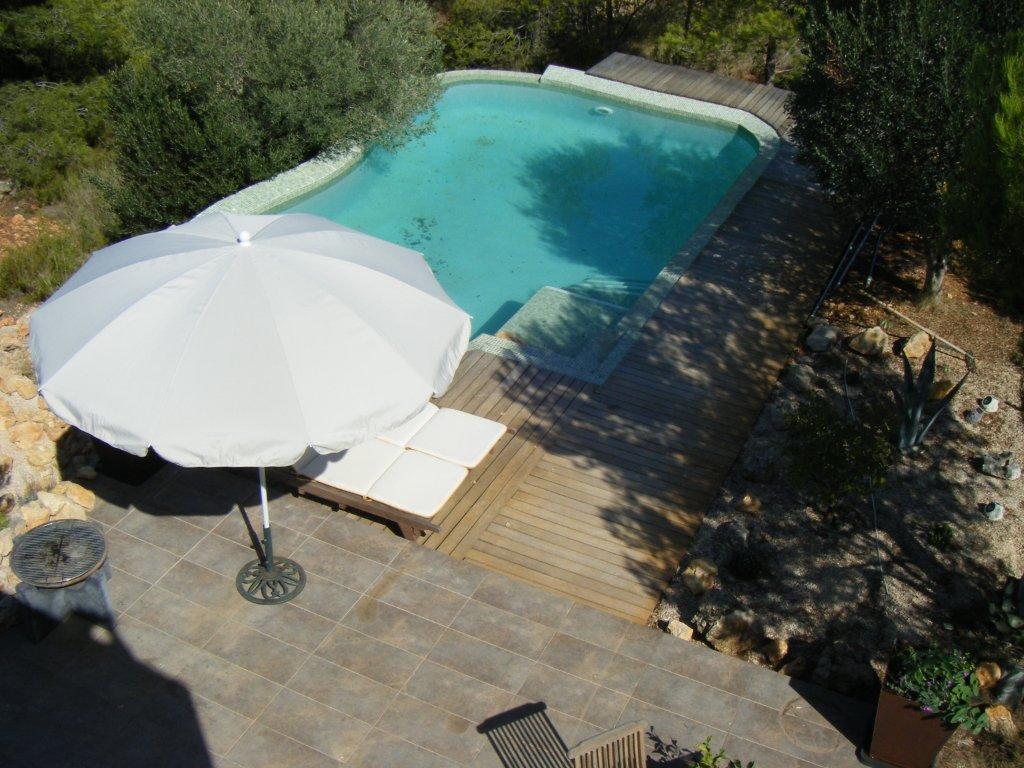  pool with infinity corner